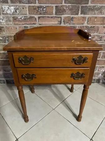 Vintage Early American Ethan Allen Birch Maple Nightstand Side Table