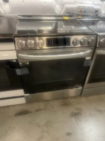 New lg electric range with air fryer / convection smart