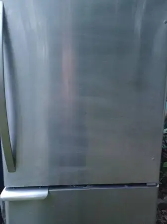 Refrigerator  top freezer like new 6 months warranty
