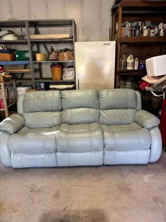 Manual recliner and couch