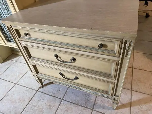 Vintage Three-Drawer Dresser with Hutch