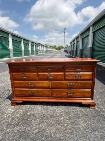Vintage Thomasville Dresser .