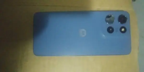 Moto g. 2025. Straight talk