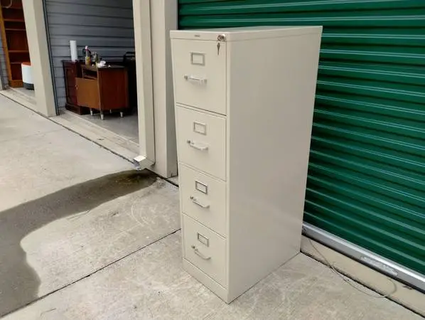 HON 4 Drawer Metal File Cabinet with Key to Lock - Like New Condition!