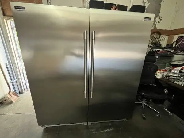 GOOD CONDITION FRIGIDAIRE SIDE BY SIDE FRIDGE ICE/MAKER