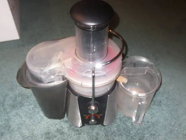 COMPLETE OSTER JUICING EXTRACTOR SET