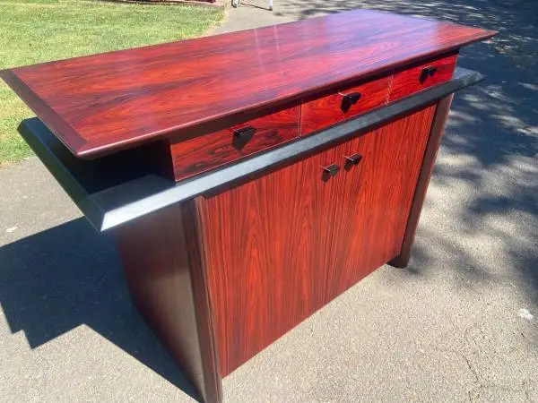 MODERN ROSEWOOD BAR CABINET