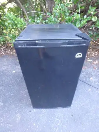 Mini Refrigerator - Camper / Dorm Size - Igloo; Delivery Possible