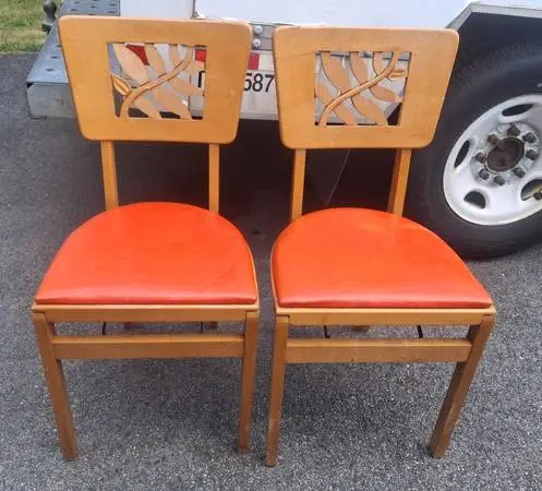 2 Vintage Stakmore Folding Chairs