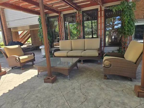Gorgeous outdoor furniture sofa, loveseat, chairs, coffee tables