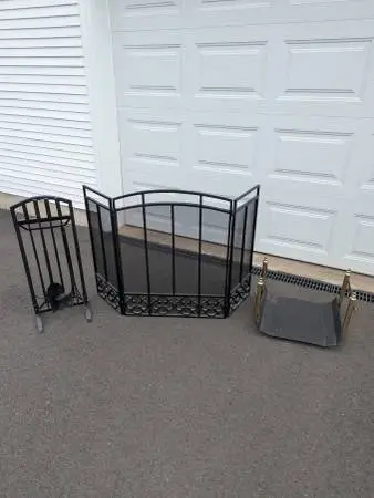 CLEAN THREE PIECE FIREPLACE SET