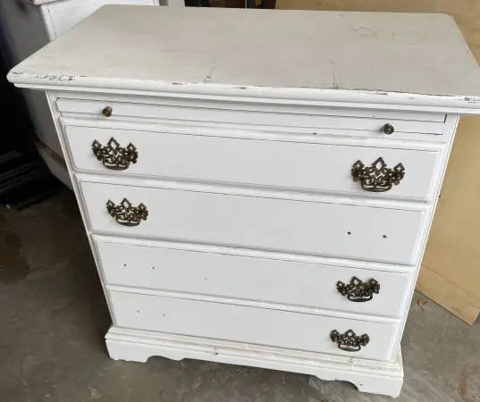 Project 4-Drawer Dresser w/ Pullout Tray