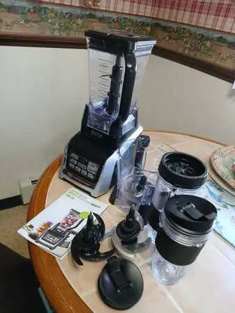 NUTRI NINJA AUTO-IQ BLENDER SYSTEM