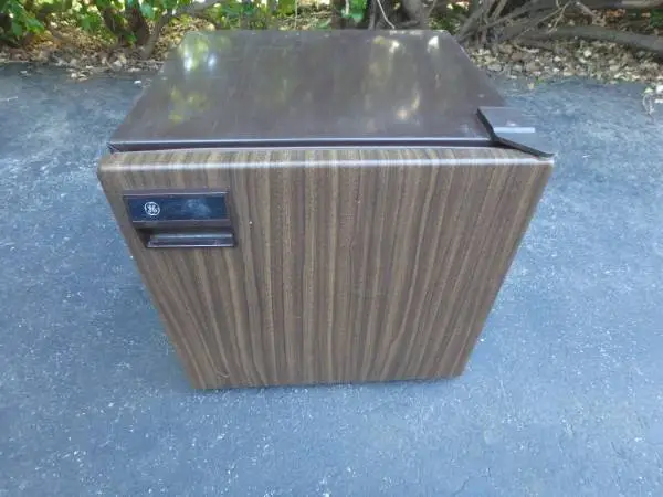 Mini Refrigerator - Camper / Dorm Size (GE); Delivery Possible