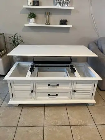 Lift Top Coffee Table, great condition
