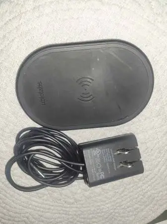 Ubio Labs AWC1018 Wireless Cell Phone Charger