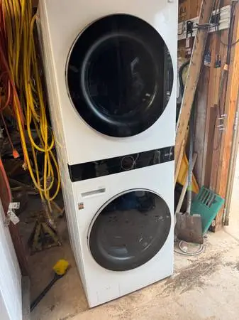 LG thinQ stackable washer/ Gas dryer