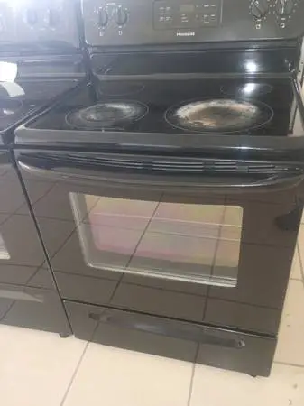 FRIGIDAIRE GLASS TOP STOVE BLACK