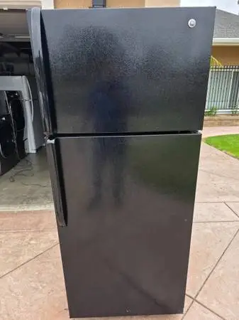 GE APARTMENT REFRIGERATOR W28H65
