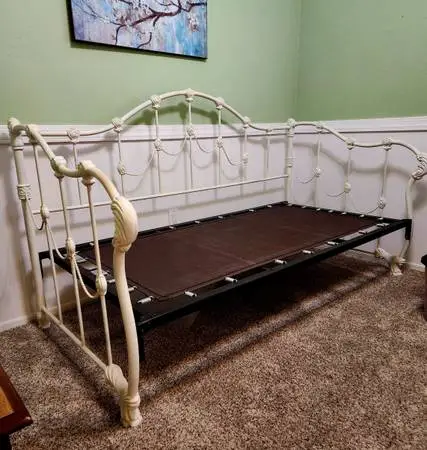 Daybed frame