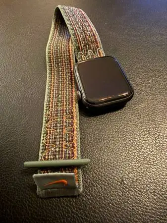 Apple Watch SE 1st 44mm Cellular