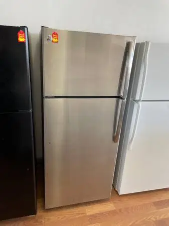 Like new GE top freezer