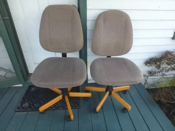 Office Chair - Swivel w/ Wheels / Rolls; Delivery Possible