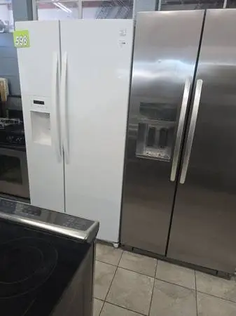 White Kenmore Refrigerator SIDE BY SIDE BASIC ice and water