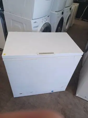 FRIGIDAIRE white Frezzer