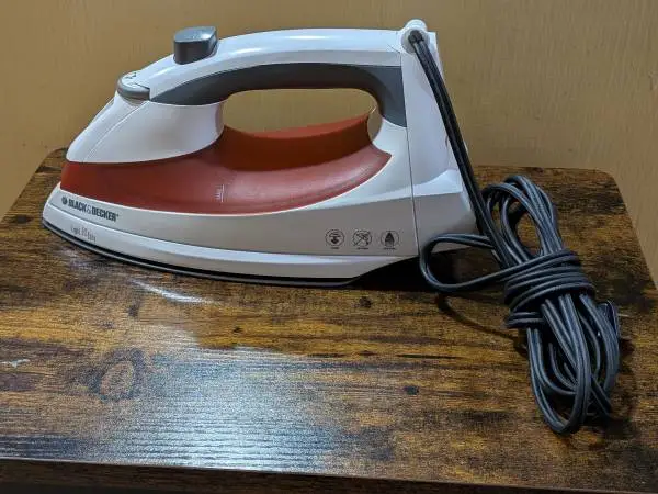 Black & Decker Light N Easy Compact Steam Iron - Great Condition