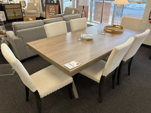 BRIDGEWATER TABLE AND CHAIR SET