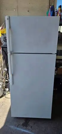 G.E 17 CU.FT REFRIGERATOR 3 MONTHS WARRANTY N DELIVERY