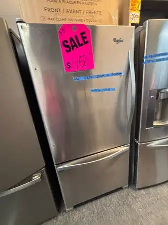 Whirlpool bottom freezer fridge in good conditions