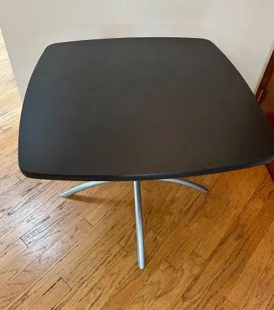 CAFE TABLE ICEBERG