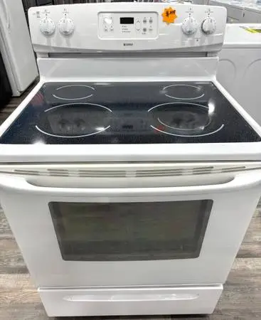 Kenmore 30”W Freestanding Glasstop Electric Range With Excellent Condition