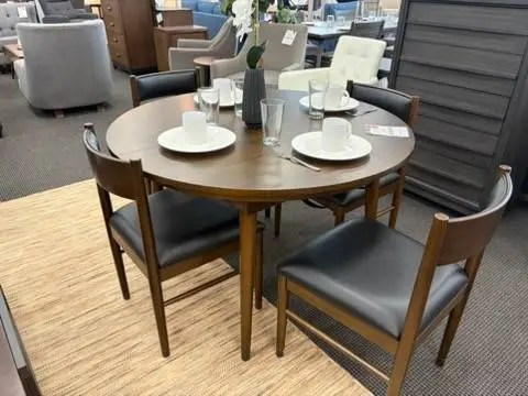 NEW ROUND TABLE WITH 4 CHAIRS