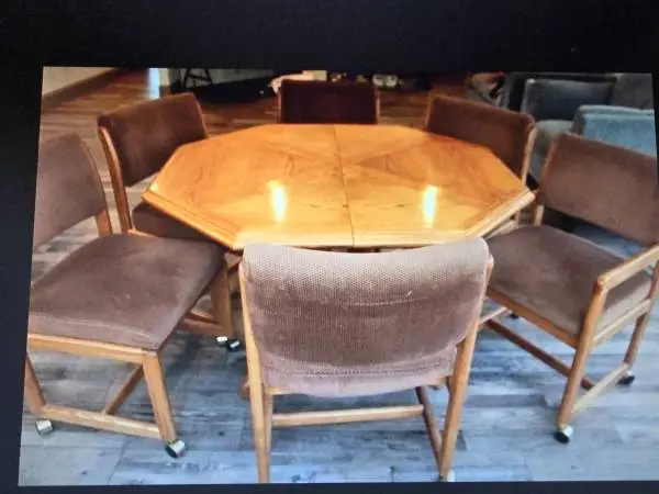 VINTAGE DINING TABLE WITH 6 CHAIRS AND A LEAF