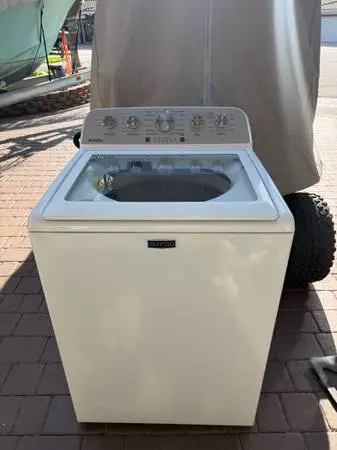 BRAND NEW CONDITION MAYTAG WASHER