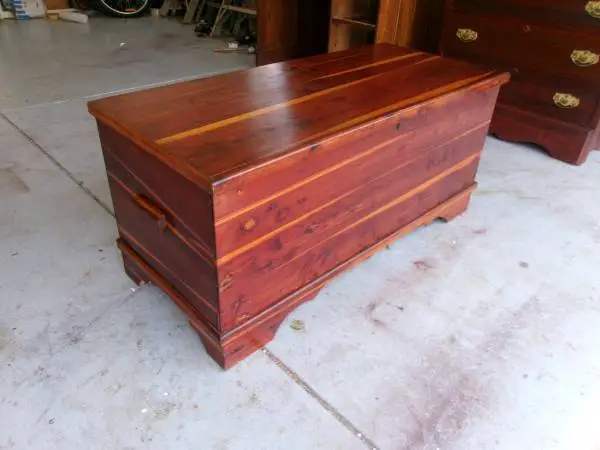 1940S NEWISH LARGE SOLID CEDAR, CEDAR CHEST (PIC)