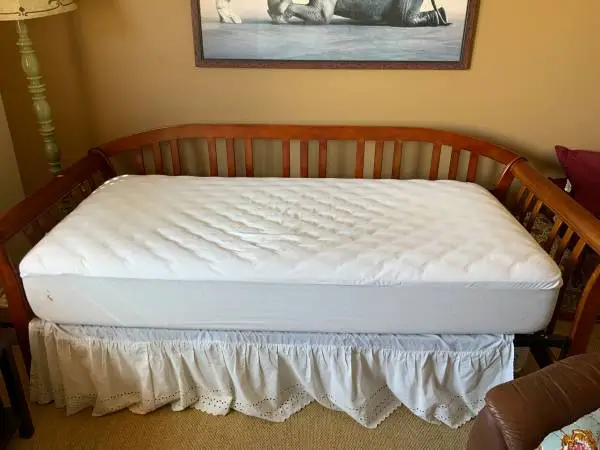 Trundle twin size day bed