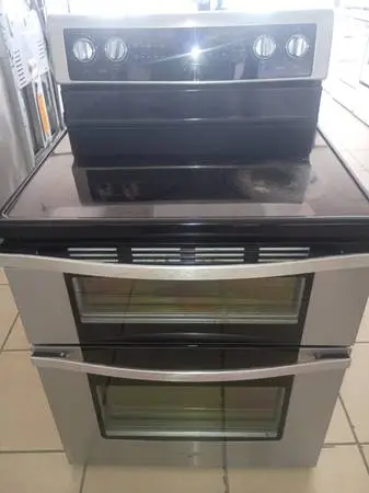 STOVE GLASS TOP DOUBLE OVEN WHIRLPOOL