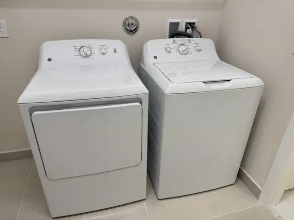BRAND NEW GE WASHER AND DRYER $650 FOR BOTH NAPLES FLORIDA P/U ONLY
