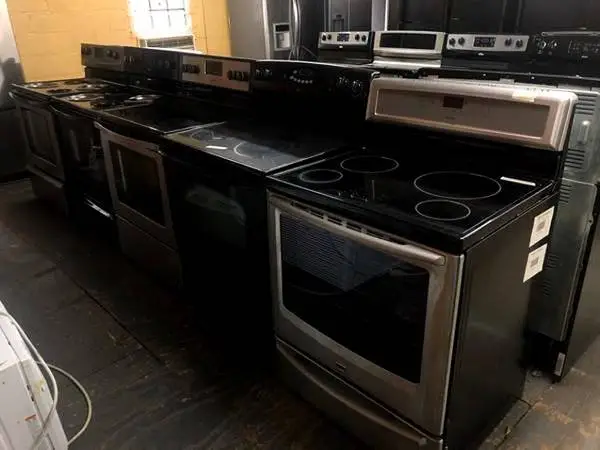 Gas or electric kitchen stove range oven units