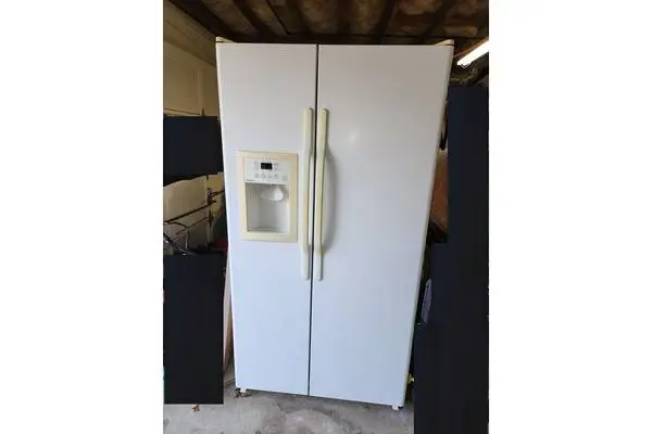 Side by Refrigerator 25 cu ft - White Hotpoint