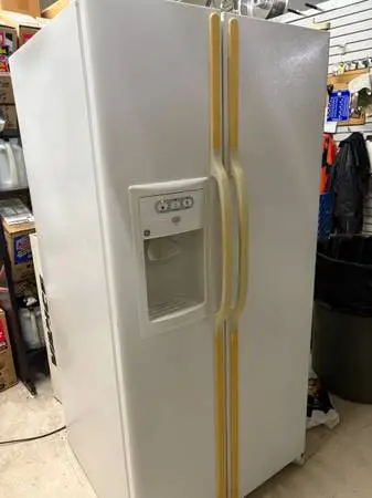GE 19.9 CU FT SIDE-BY-SIDE REFRIGERATOR W/DISPENSER