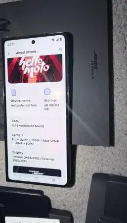Motorola razor fold 512gb 16!gb ram new box and charger included