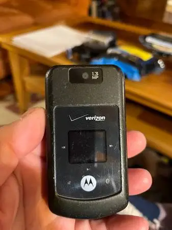 Motorola Flip Phone w/Charger Cable