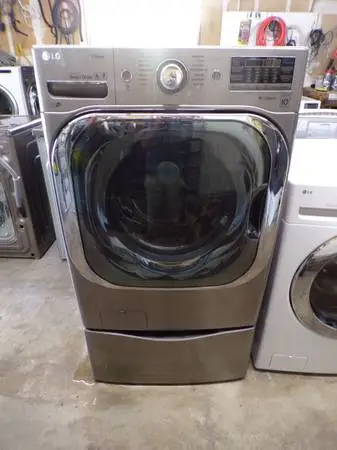 giant capacity 29 inch single LG WASHER w/ pedestal/kicker washer