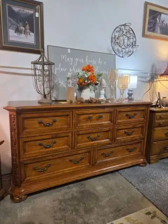 Thomasville 8 Drawer Wood Dresser