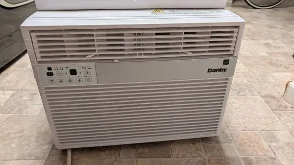 Pristine Danby 12,000 BTU Window AC (Cools up to 550 Sq. Ft.)